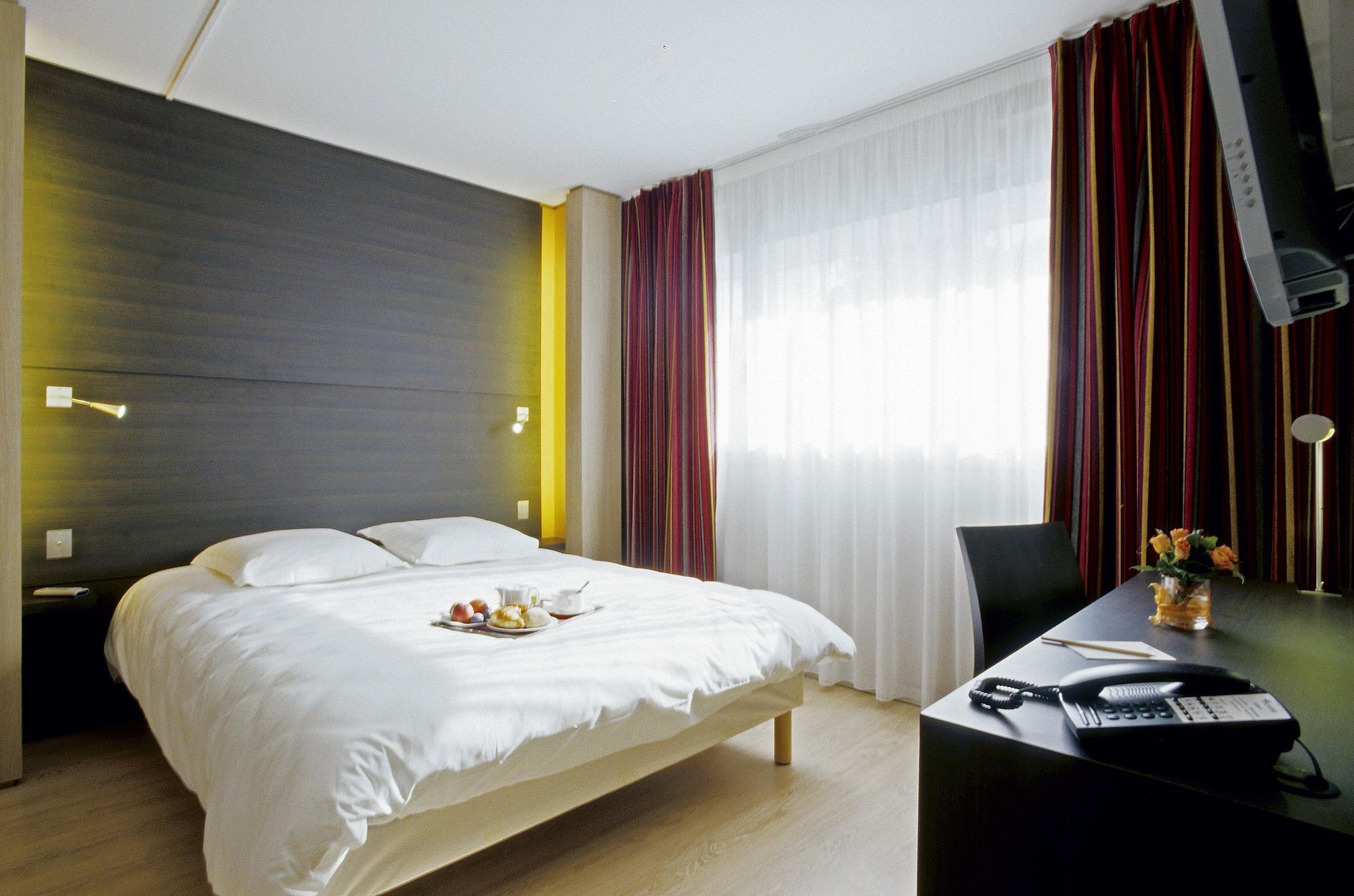 Oceania Quimper Hotel Buitenkant foto