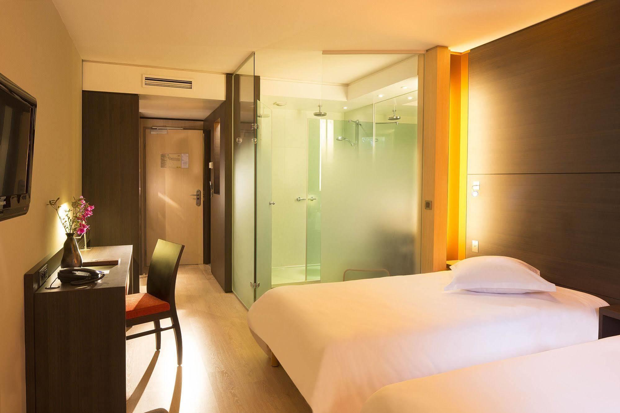 Oceania Quimper Hotel Buitenkant foto